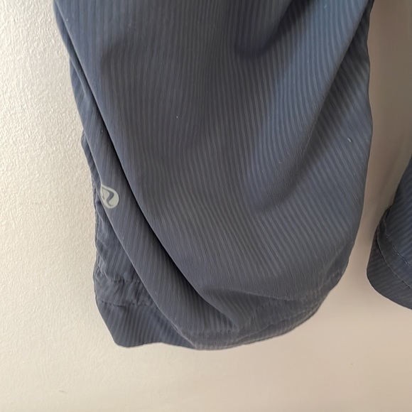 Lululemon Charcoal Cargo Crop Pants- Size 4 - Picture 5 of 8